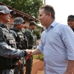 Governador vai ao local de operação e agradece policiais: “Bandido não vai se criar aqui”