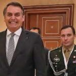 PF faz buscas na casa de Bolsonaro e prende ex-ajudante Mauro Cid