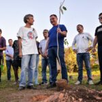 Cuiabá mais verde: Botelho participa de plantio no abrigo