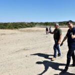 Prefeito e vice-prefeito visitam espaço onde será construída a primeira Usina de Energia Limpa