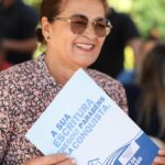 Governo de MT entrega escrituras para famílias que aguardavam regularização há 40 anos