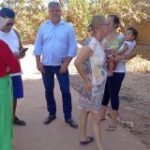 Stopa reúne-se com a comunidade e vistoria obras no bairro