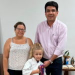 Karateca mirim de 7 anos conquista medalha de ouro e apoio do Prefeito de Várzea Grande