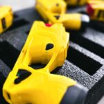 Governo de MT entrega 662 armas de eletrochoque para a Polícia Militar