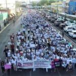 Organizada pela primeira-dama, caminhada contra os feminicidios toma conta das ruas de Cuiabá e reúne 700 pessoas
