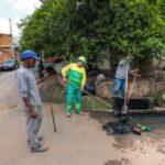 Equipes da Secretaria de Obras realizam limpeza de bueiros em Cuiabá