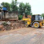 Secretaria de Obras e Limpurb realizam ações de limpeza e retirada de entulhos em bairros atingidos por tempestade em Cuiabá