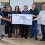 Primeira-dama de MT recebe título de ‘mãe dos migrantes’ em visita à Pastoral do Migrante em Cuiabá