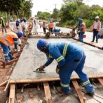 Governo começa a construir pistas de concreto do BRT na Avenida do CPA