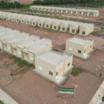 Famílias assinam contrato para aquisição de casas em Várzea Grande