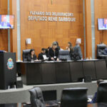 Deputados votam PL que obriga uso de uniforme nas unidades escolares estaduais