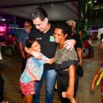 Prefeito visita festança na Praça Alencastro em celebração aos 305 anos de Cuiabá e anuncia entrega do primeiro trecho do Contorno Leste