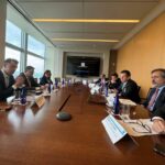 Governador se reúne com banco que pretende financiar projetos de descarbonização em MT