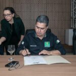 Prefeito assina convênio que visa fomentar conexão de imóveis à rede pública de esgoto
