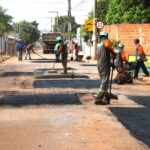 Reforço no programa de tapa-buracos atende 23 bairros de Cuiabá