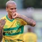 Deyverson é relacionado pelo Cuiabá para confronto com o Bahia