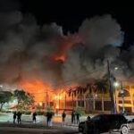 Incêndio destrói Shopping Popular em Cuiabá