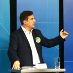 Kennedy doará salário de prefeito e garante economia de R$ 720 milhões em diferentes setores