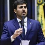 Deputado critica bolsonaristas por ato contraditório