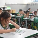 Emanuel Pinheiro comemora conquista do selo que reconhece os avanços na alfabetização e na recomposição da aprendizagem