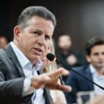 Governador sanciona lei que proíbe uso de celular em sala de aula pelos alunos em MT