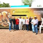 Prefeitura de Cuiabá entrega primeira unidade da Casa do Mel Móvel