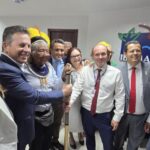 Governador e cacique Raoni pedem autorização para fazer asfalto em área indígena