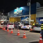 Quatro pessoas são presas e 20 veículos removidos na Operação Lei Seca em Cuiabá