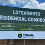 Prefeito e secretário assinam termos para construção de 500 casas em Cuiabá