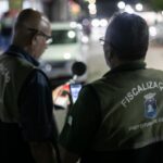 Bares são multados por poluição sonora e mesas na calçada; dois têm atividades suspensas