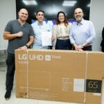 Estado e Prefeitura de Cuiabá entregam 80 Smart TVs para escolas municipais