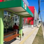 Prefeitura de Várzea Grande instala novos abrigos de ônibus para maior conforto aos passageiros