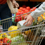 Cuiabanos têm novo alívio no bolso com segunda queda seguida no custo da cesta básica