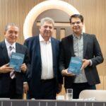 Livro lançado no TCE-MT é entregue na XXIII Semana Jurídica do TCE-SP