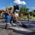 Equipes de tapa-buraco atendem 12 bairros em todas as regiões de Cuiabá