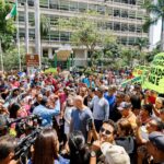 Prefeito se reúne com manifestantes do Contorno Leste e detalha assistência às famílias