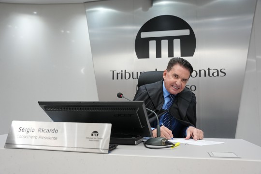 Sérgio Ricardo é empossado e vai conduzir TCE no biênio 26/27