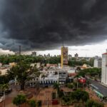 Alerta de tempestades tem monitoramento e orientação contínua da Defesa Civil em Cuiabá