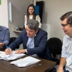 Parceria vai possibilitar a renovação dos equipamentos de ar condicionado das escolas da rede municipal de Várzea Grande