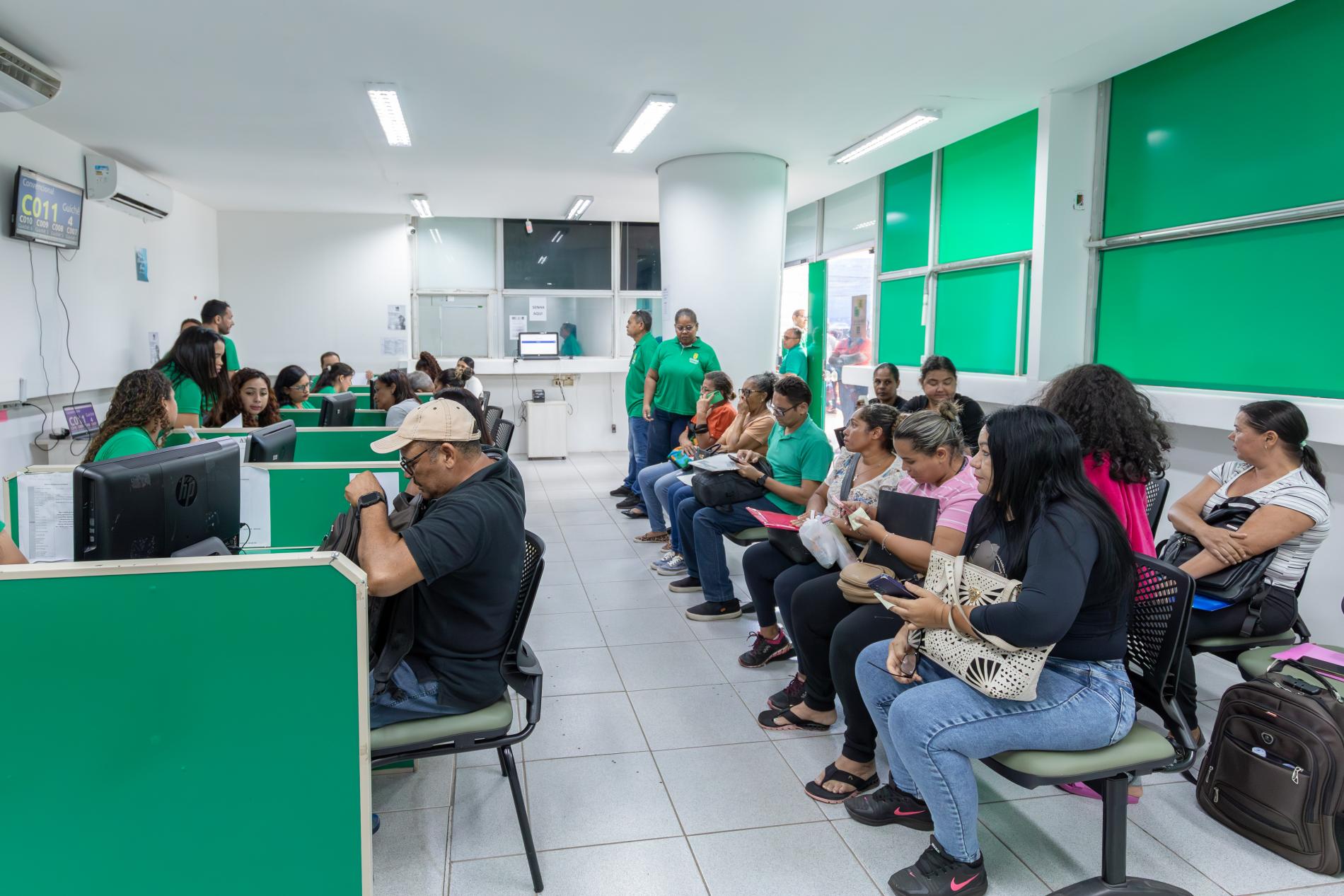 Programa Casa Cuiabana inicia entrega de documentos com mais de 200 atendimentos