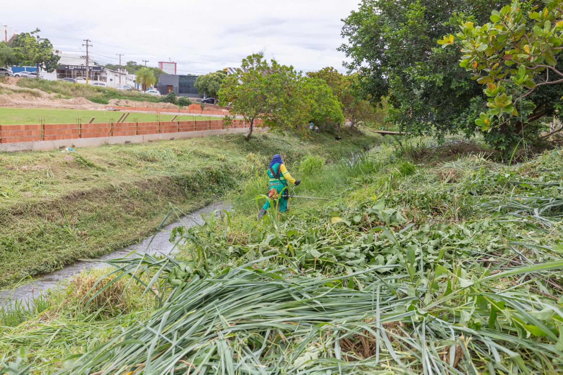 Prefeitura de Cuiabá intensifica limpeza urbana durante período chuvoso
