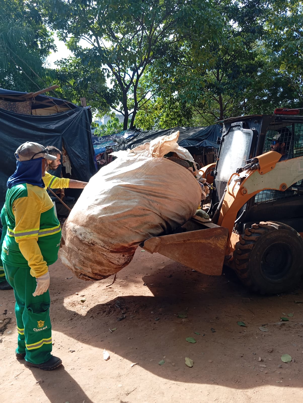Prefeitura realiza força-tarefa de limpeza na Avenida do CPA