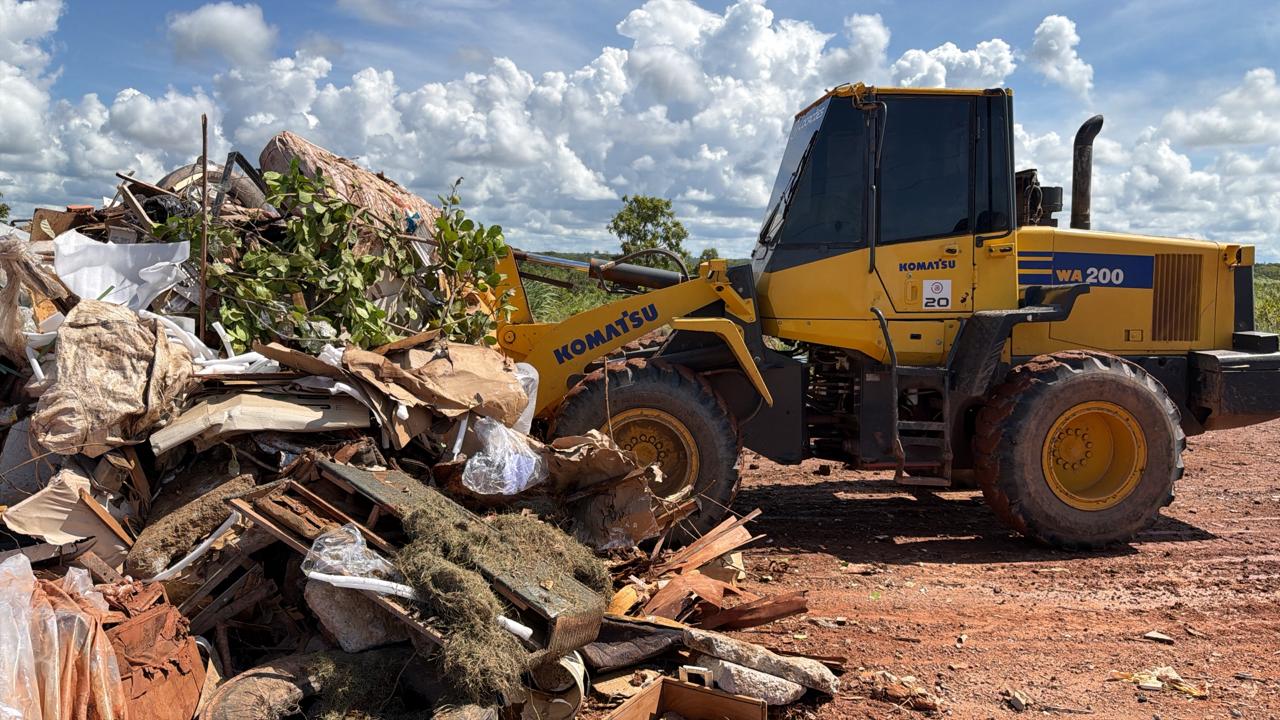 Operação de 3 dias elimina bolsões de lixo em Cuiabá