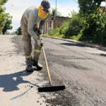 Prefeitura intensifica ações no fim de semana com retirada de lixo e microrevestimento