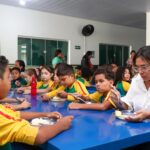Merenda escolar compartilhada une professores e alunos em Várzea Grande