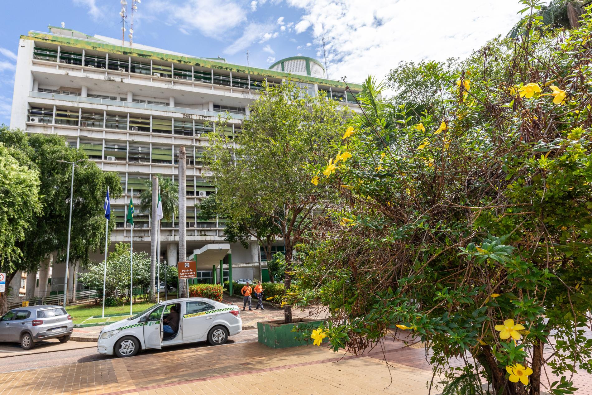 Prefeitura de Cuiabá paga aposentados e pensionistas e injeta quase R$ 30 milhões na economia