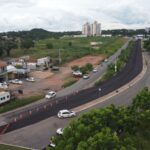 Prefeitura aplica microrrevestimento e melhora trafegabilidade na região do Parque das Águas