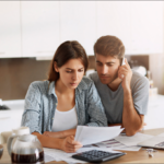 Mesmo com recuo no endividamento, cresce número de famílias que não conseguem pagar dívidas em Cuiabá