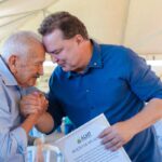 Max emociona ao homenagear ex-aluno de 96 anos na celebração de aniversário do IFMT São Vicente