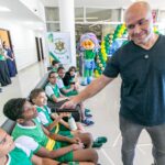 Prefeito recebe alunos e dialoga sobre transparência de forma lúdica em Cuiabá